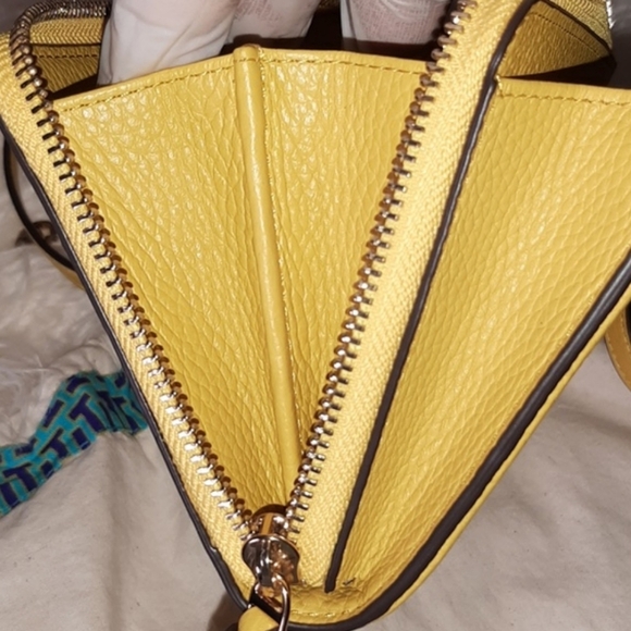 Tory Burch Thea Flat Wallet Crossbody Like New - Picture 15 of 16